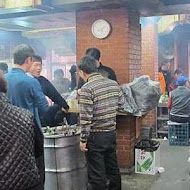 新村站著吃烤肉
