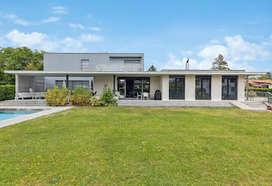 Maison avec jardin et terrasse 4