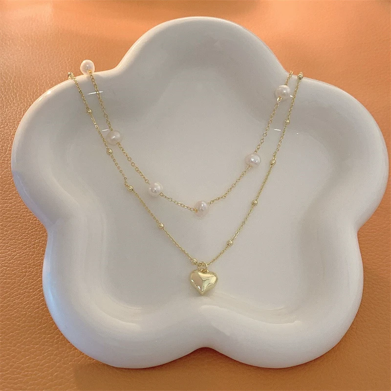 Collier pendentif cœur en perles d'eau douce doubles, un bijou élégant et intemporel pour sublimer votre décolleté.