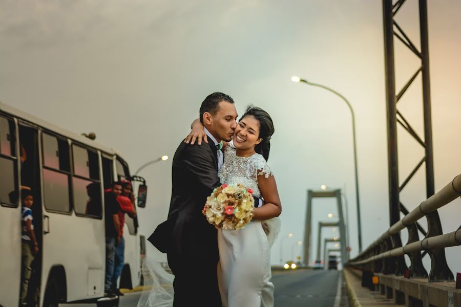 Wedding photographer Roberth Ramírez (soyroberth). Photo of 8 June 2017