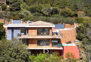 Maison avec piscine et terrasse 20