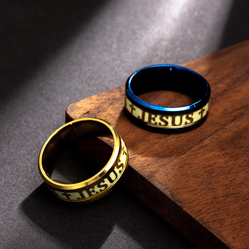Title 5, Easter Gift Simple Fashion Mens Ring. A stylis...