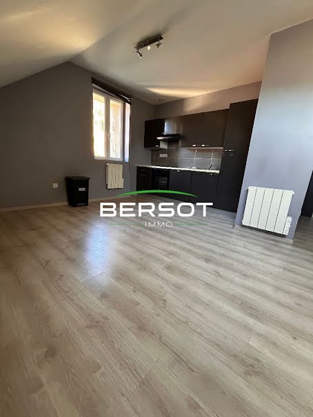 Vente appartement 4 pièces 66 m² à La Cluse-et-Mijoux (25300), 165 000 €