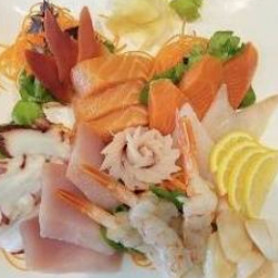 67. Deluxe Sashimi (18 Pieces)