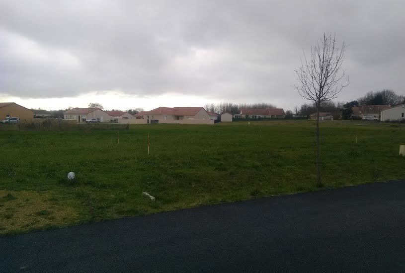  Vente Terrain à bâtir - 600m² à Lencloître (86140) 