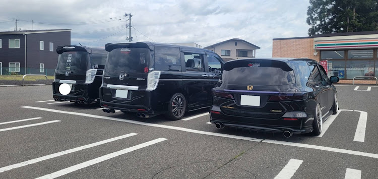 ステップワゴンスパーダの金黒STYLE・輪止めビビリーズ・🍆色ステップw同盟に関するカスタム事例の投稿画像1枚目