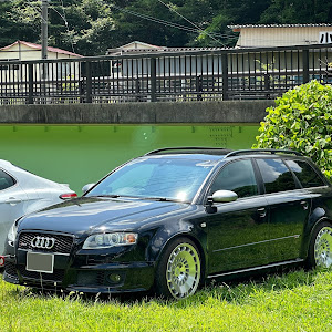 RS4 アバント B7