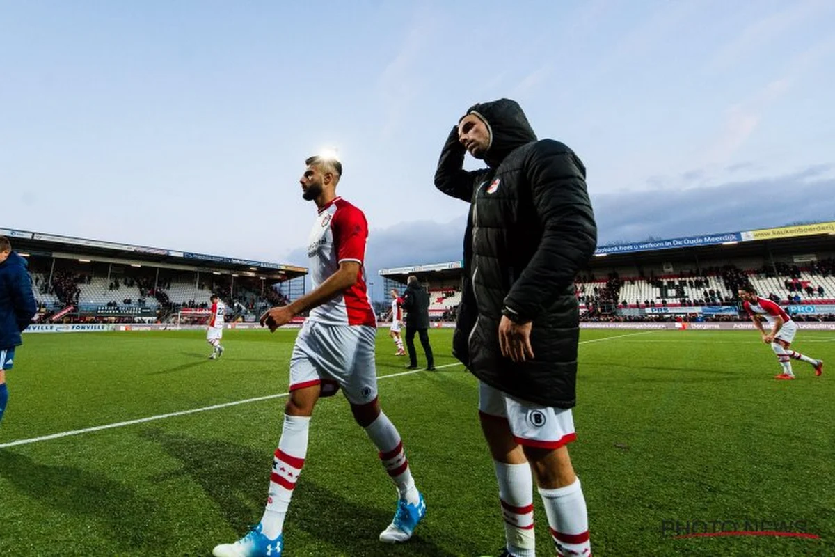 🎥 Hilarisch! Supporter van het Nederlandse Emmen wil scheidsrechter omkopen met... 5 euro