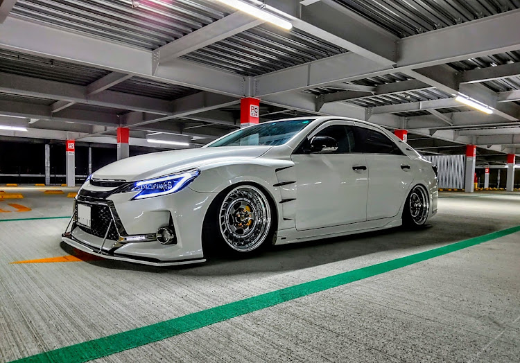 マークXの愛車の一番好きな角度・11月もよろしくお願いします・斜め前撮りの美学に関するカスタム事例の投稿画像1枚目