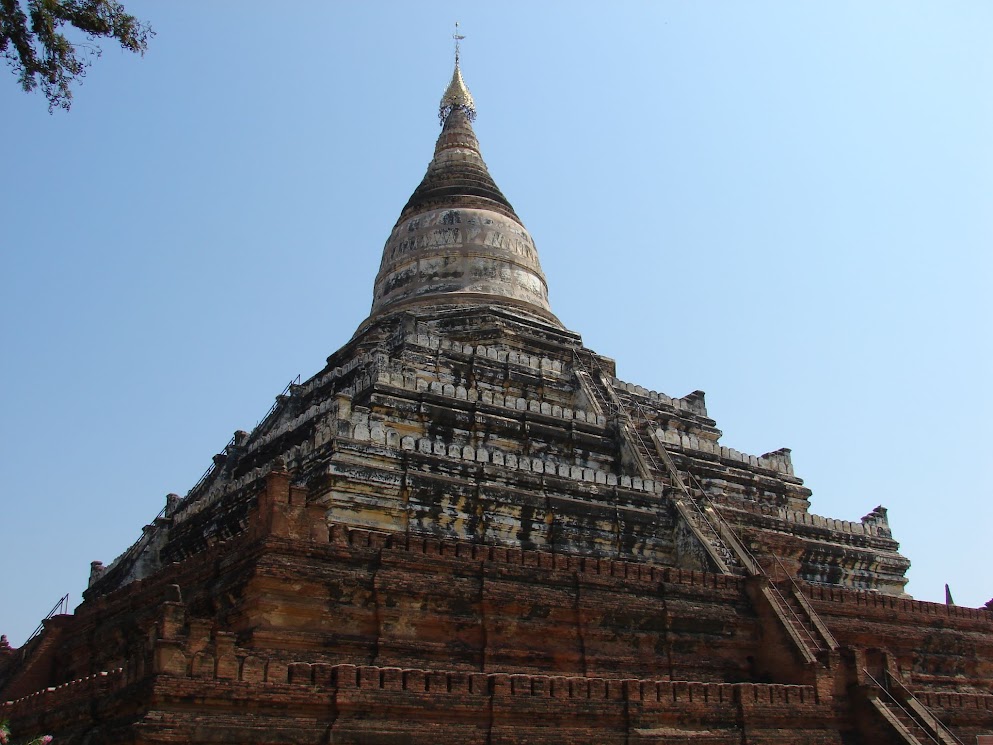 bagan - SHWESANDAW PAGODA 