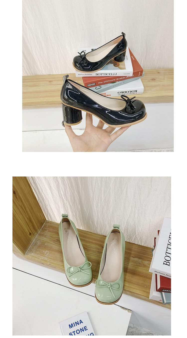 Title 15, Vrouwelijke, eenvoudige en modieuze high heels ...