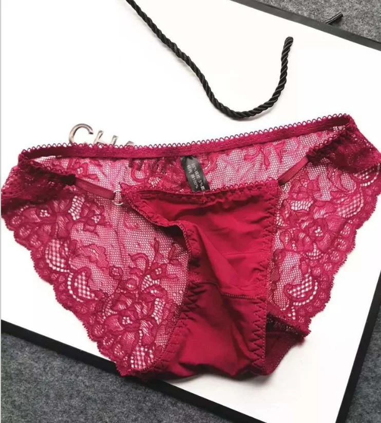 Short femme taille basse sans couture à fines bretelles, parfait pour l'été. Confort et liberté de mouvement garantis.