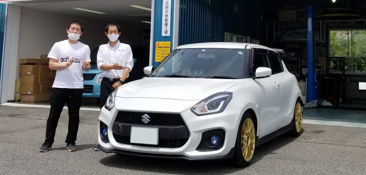 スイフトスポーツの納車しました・ゴールド・エンケイ・17インチ・７月9日に関するカスタム事例の投稿画像2枚目
