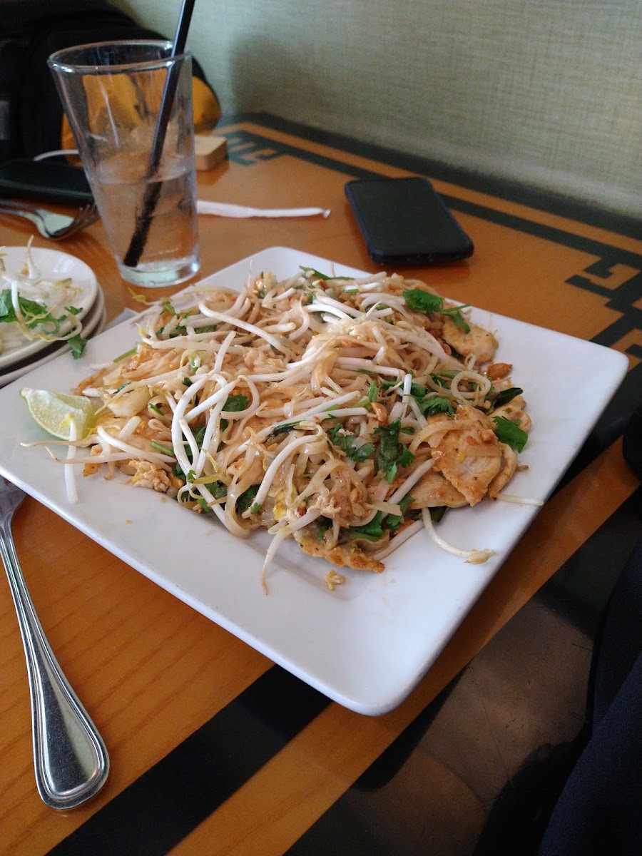 GF Chicken Pad Thai