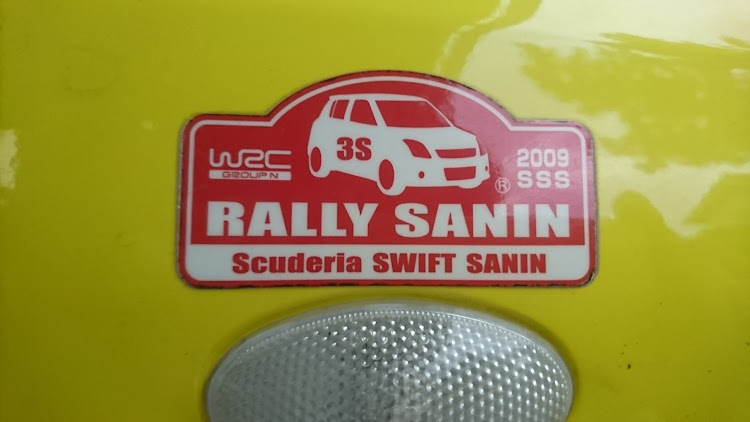 スイフトのあゆ車・DIY・車検仕様・Scuderia SWIFT SANIN・浜崎あゆみに関するカスタム事例の投稿画像1枚目