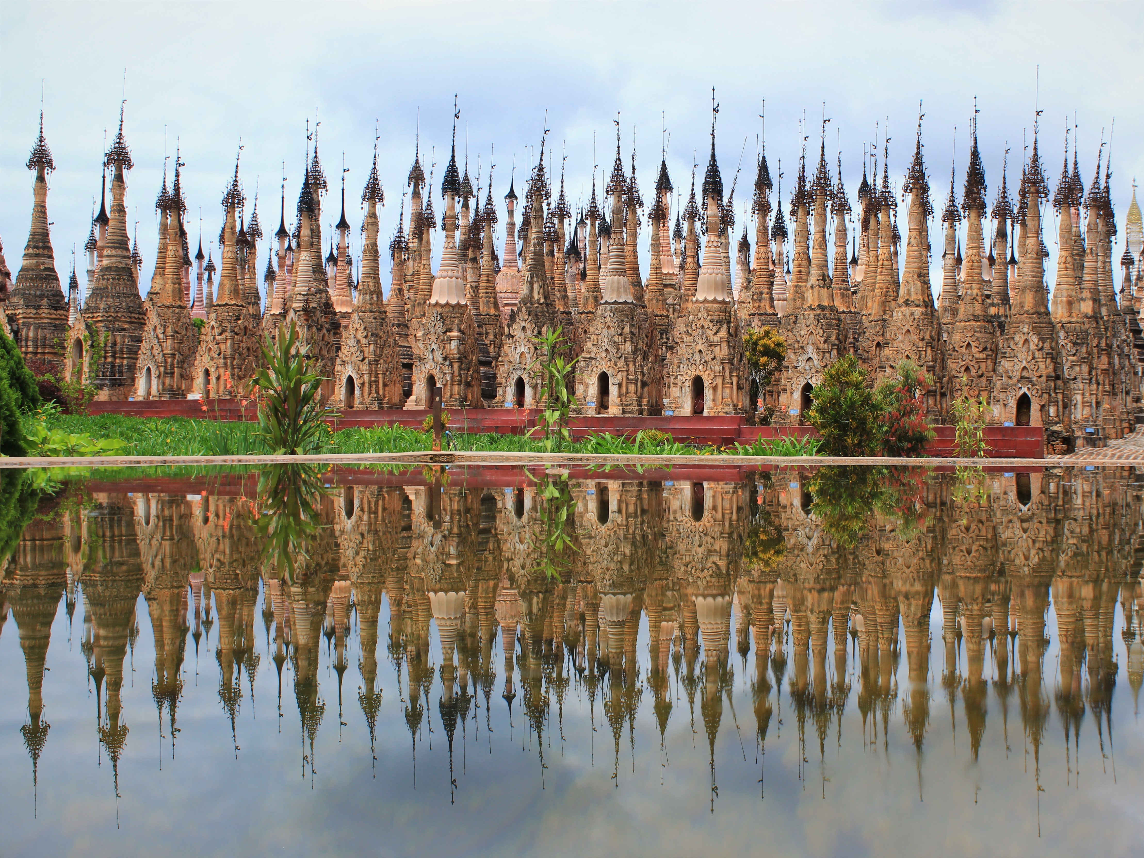 Aguzzi verso il cielo del Myanmar di ManuelGoWest