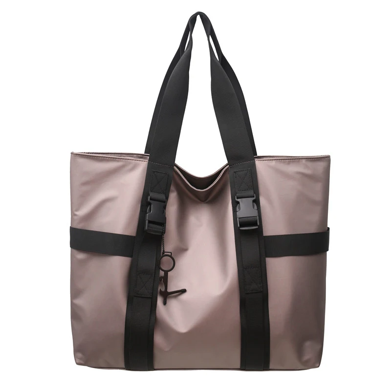 Bolsa de ombro masculina de grande capacidade, tendência da moda. Ideal para transportar seus pertences com estilo e praticidade no dia a dia.