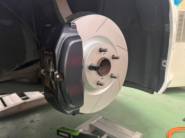 マークXのディクセル・ブレーキパッド交換・RAYS VOLKRACING・8月もよろしくお願いしますに関するカスタム事例の投稿画像1枚目