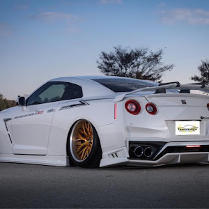 NISSAN GT-R