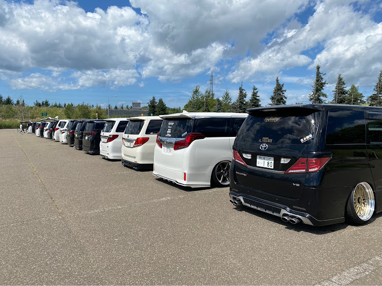 ヴェルファイアのエアサスはモテるらしい・車高短組合 AL.VELL軍団・AVC Infinity SAPPORO・砂川ハイウェイオアシスに関するカスタム事例の投稿画像6枚目