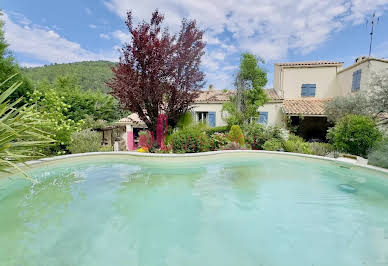 Maison avec piscine et jardin 3