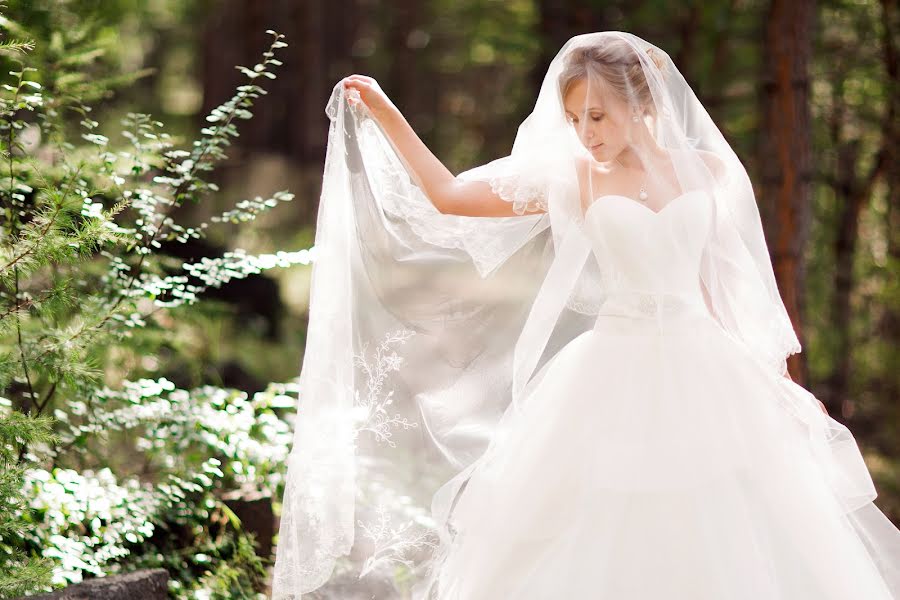 Fotógrafo de casamento Yana Lia (liia). Foto de 9 de janeiro 2015