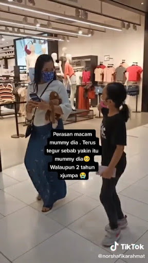 VIDEO: Tearful Surprise Reunion Between M’sian Mother & Child After Being Separated For 2 Years