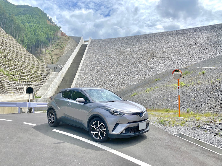C-HRの小石原川ダム・TRD・ステッカーに関するカスタム事例の投稿画像2枚目