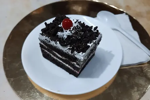 Eggless Black Forest Pastry