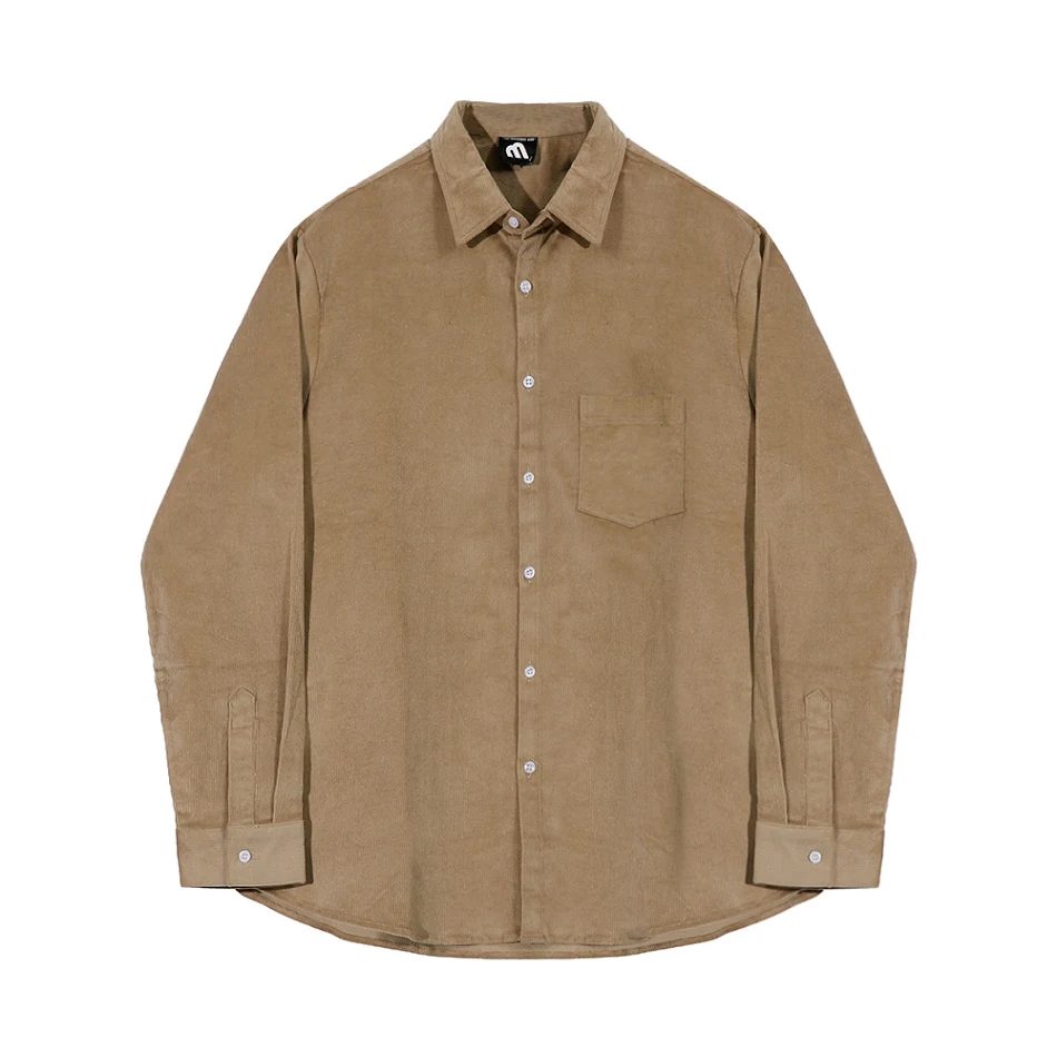 Camicia artistica in velluto a coste, semplice, ampia, con revers e maniche lunghe. Perfetta per un look casual e confortevole, ideale per ogni giorno.