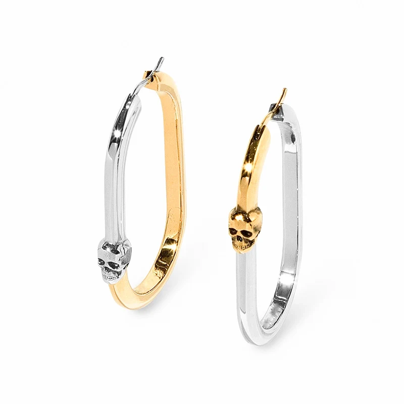 Boucles d'oreilles en forme de U avec des têtes de mort. Un accessoire gothique et tendance pour un look audacieux et stylé, idéal pour affirmer votre personnalité.