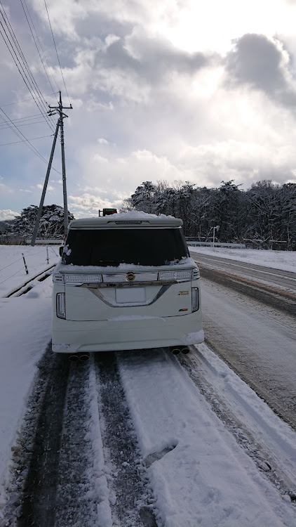 エルグランドの過去の愛車・涼しくなーれ・エルグランドE52・旅行ドライブ・雪が積もったに関するカスタム事例の投稿画像2枚目