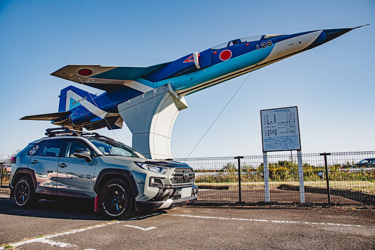 RAV4のカメラ好きな人と繋がりたい・ブルーインパルス・松島基地・鹿妻駅に関するカスタム事例の投稿画像1枚目