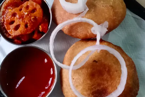 Onion (Pyaz) Ki Kachauri (2 Peace) With Sos, Aachar And Salad