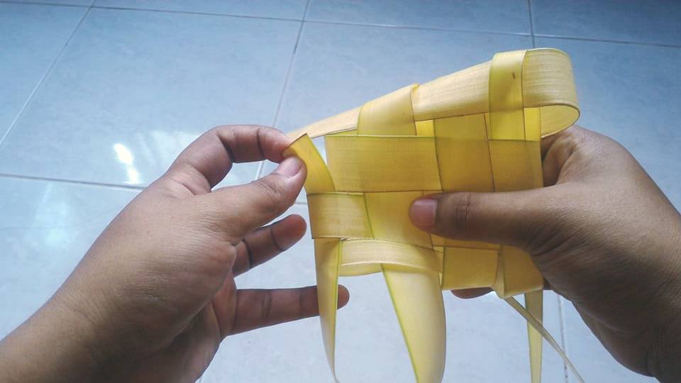 Cara Anyam Ketupat