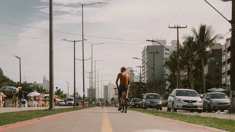 Foto de uma ciclovia 