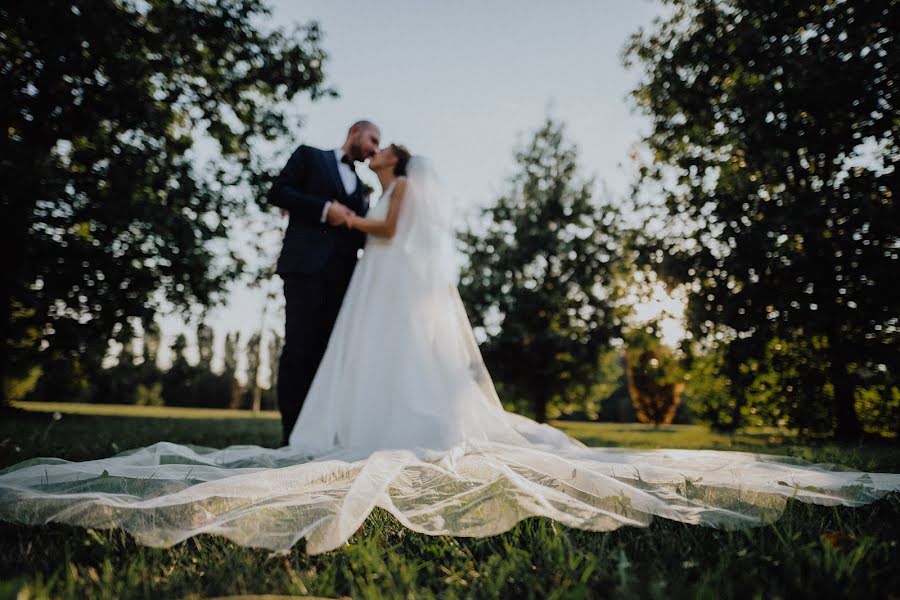 Wedding photographer Roberto Frignani (gli-imbucati). Photo of 30 September 2021