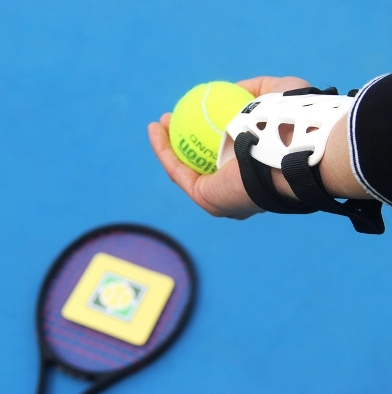 Padroneggia il tuo servizio nel tennis con l'allenatore di lancio definitivo Migliora costanza e precisione Potenzia il tuo gioco Ottieni risultati professionali