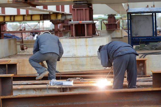 Večernje novosti: Niko neće u mesare, obućare, bravare