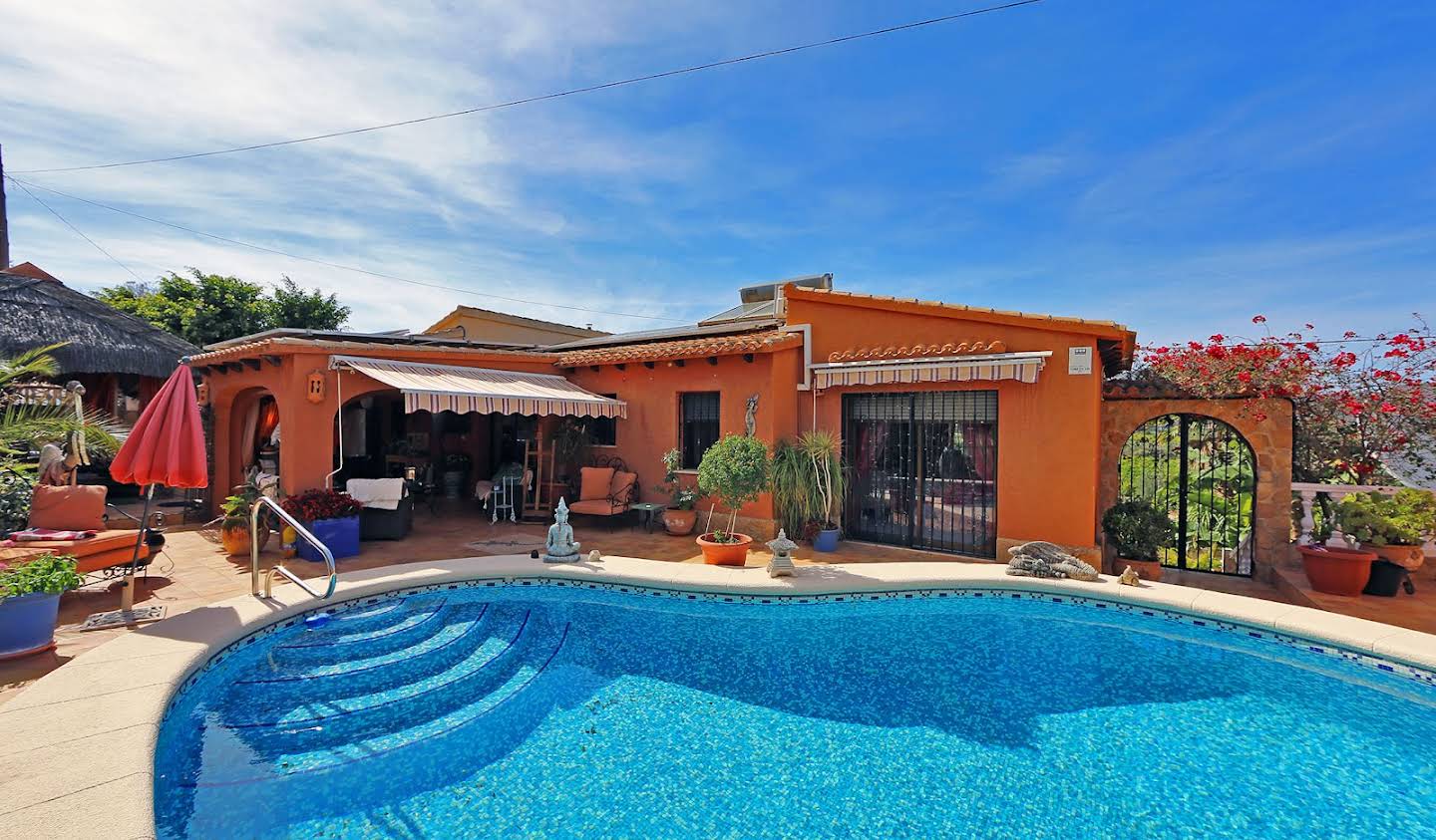 Villa with pool and garden Dénia