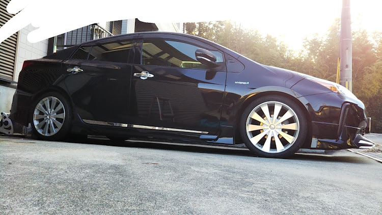 プリウスのロクサーニ・RS-R Ｔi2000・不純ベタ仕様・Ｉ❤️PRIUS❤️に関するカスタム事例の投稿画像1枚目