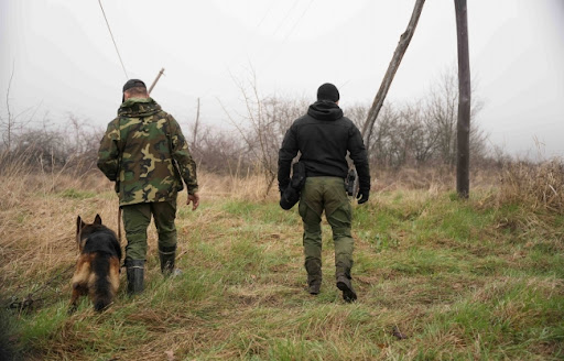 Mediji: Policijski helikopteri nadleću šire područje oko kuće nestale devojčice