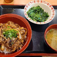 すき家SUKIYA日本平價牛丼(逢甲河南店)