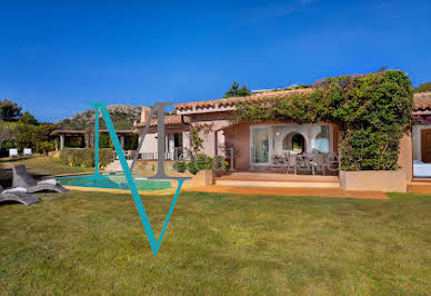 Villa with pool and garden 2