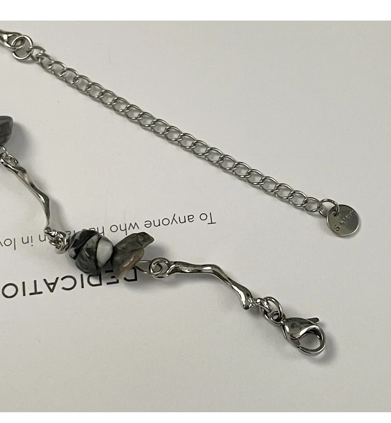 Title 5, Collier à coutures en gravier noir et blanc, pe...