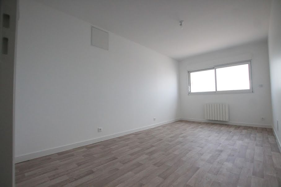 Vente appartement 2 pièces 57 m² à Gouville-sur-Mer (50560), 163 000 €