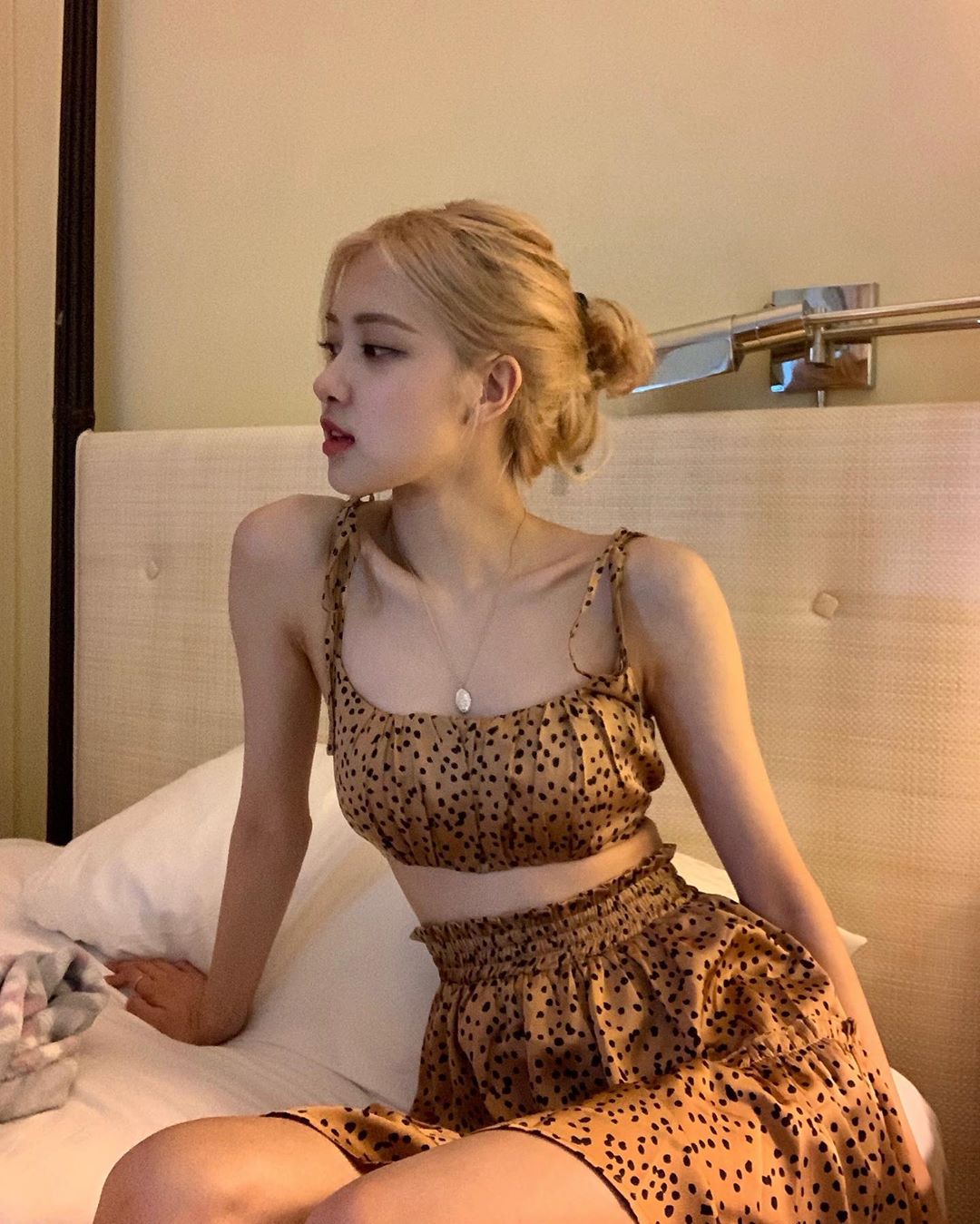 BLACKPINK s Rosé Is Effortlessly Beautiful In Latest Instagram Updates