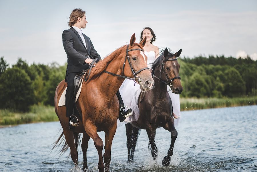 Wedding photographer Jakub Ćwiklewski (jakubcwiklewski). Photo of 25 October 2015