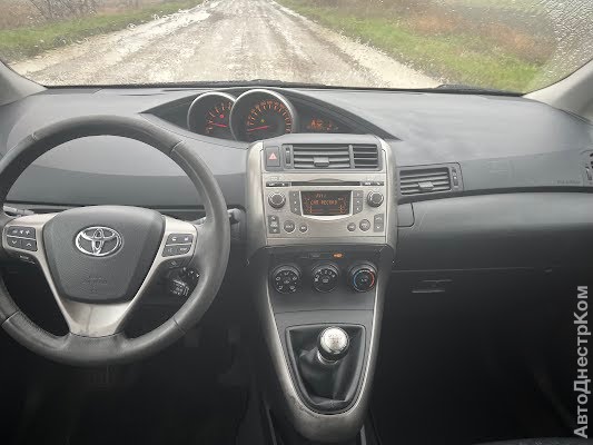 продам авто Toyota Verso Verso фото 4