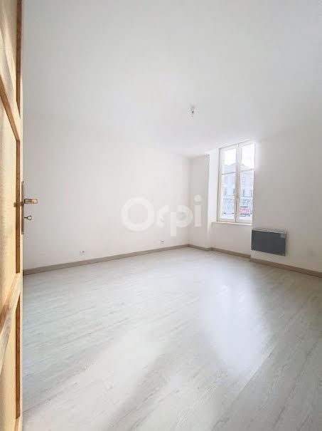 Location  appartement 3 pièces 70 m² à Neufchâteau (88300), 545 €